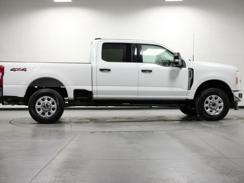 Used 2023 Ford F350 XLT image 3
