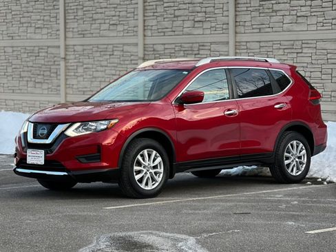 Used 2017 Nissan Rogue SV image 4