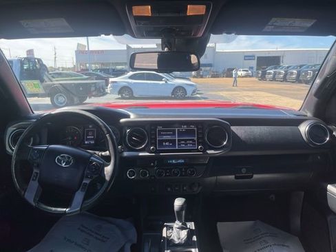 Used 2021 Toyota Tacoma TRD Off-Road AWD/4WD image 9