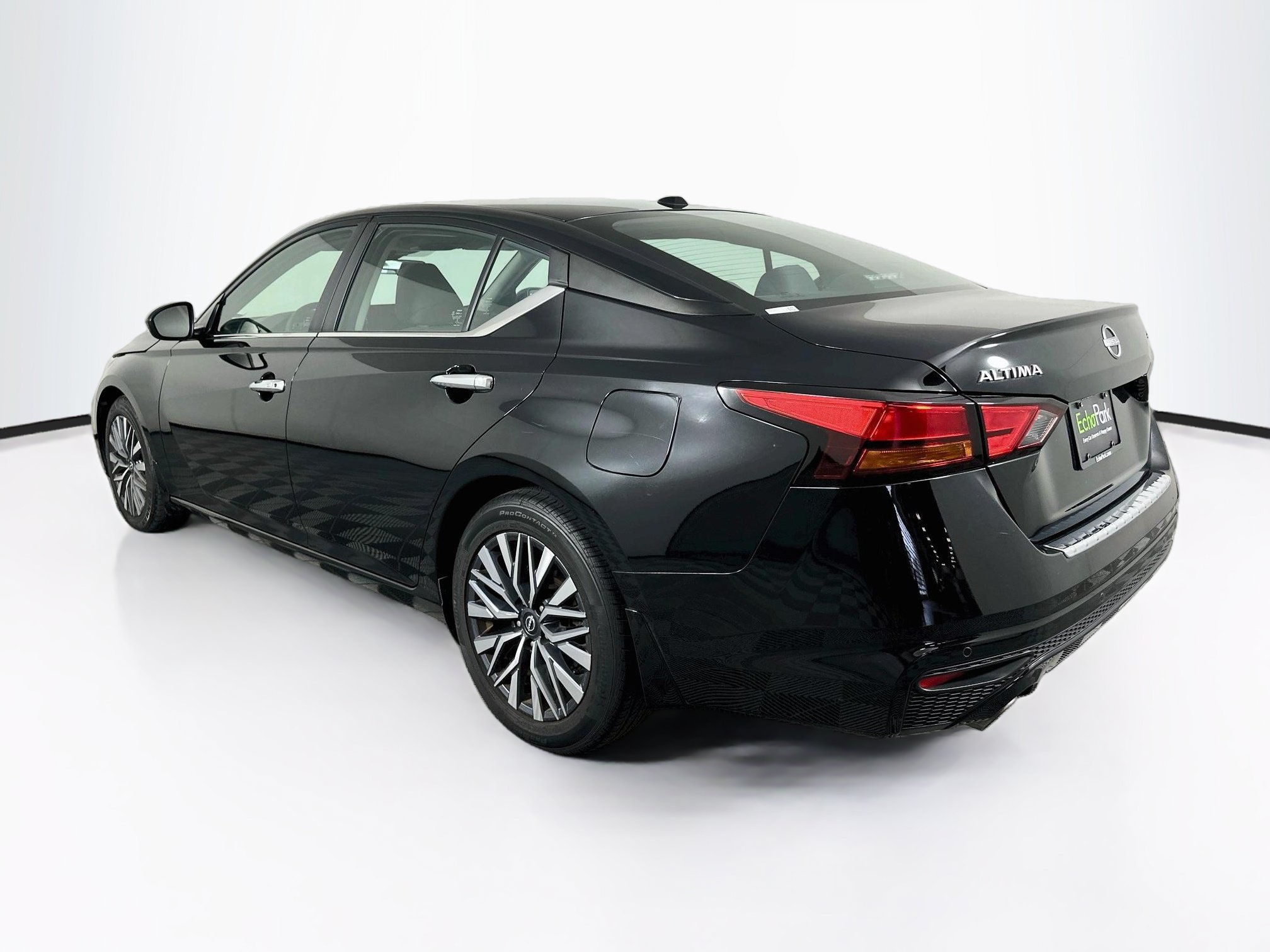 Used 2023 Nissan Altima 2.5 SV w/ SV Premium Package FWD image 5