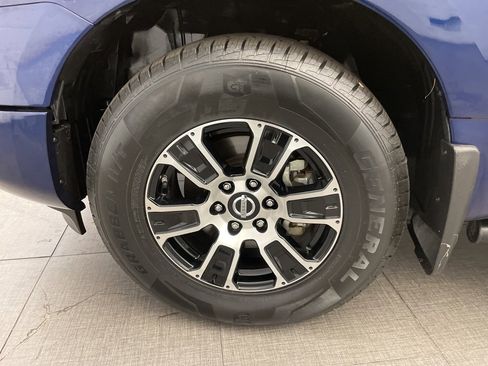 Used 2021 Nissan Titan SV w/ SV Convenience Package image 11