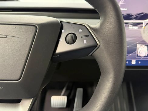 Used 2024 Tesla Cybertruck AWD Crew Cab image 31