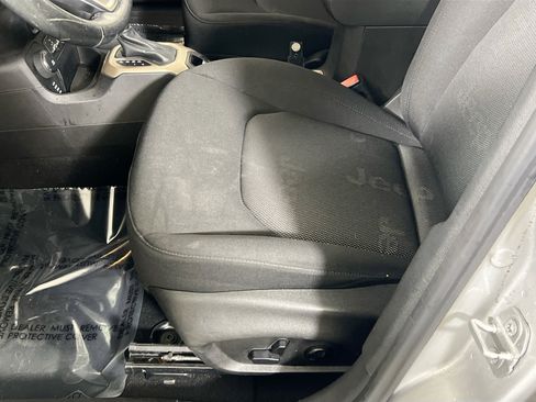 Used 2017 Jeep Renegade Latitude image 18