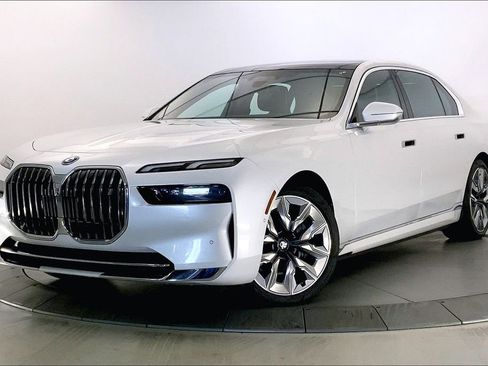 Certified 2023 BMW i7 xDrive60 AWD/4WD image 11