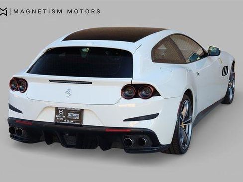 Used 2017 Ferrari GTC4Lusso AWD/4WD image 9