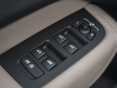 New 2026 Volvo XC60 B5 Plus w/ Protection Package Premier image 38