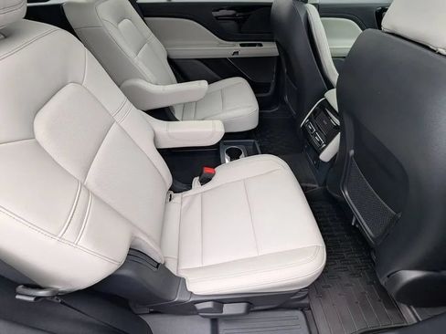 Used 2025 Lincoln Aviator 2WD image 14