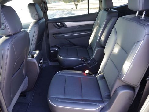 Certified 2025 Buick Enclave Preferred image 17