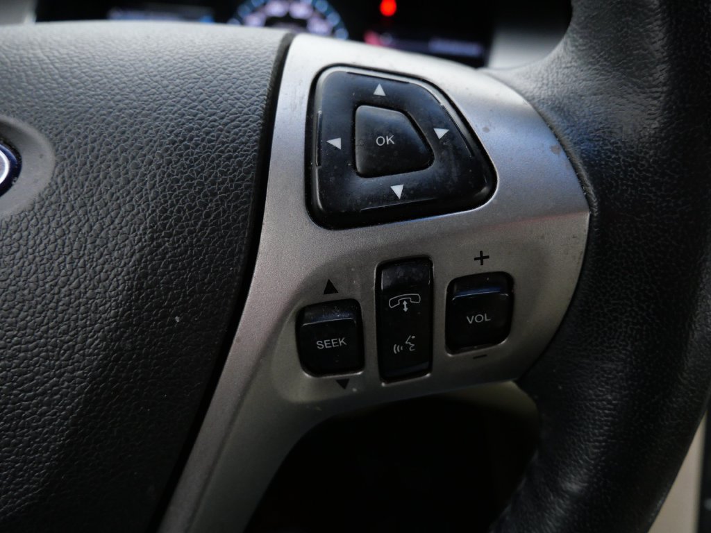 Used 2015 Ford Taurus SEL w/ Equipment Group 201A FWD image 19