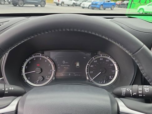 Used 2024 Toyota Highlander LE FWD image 11