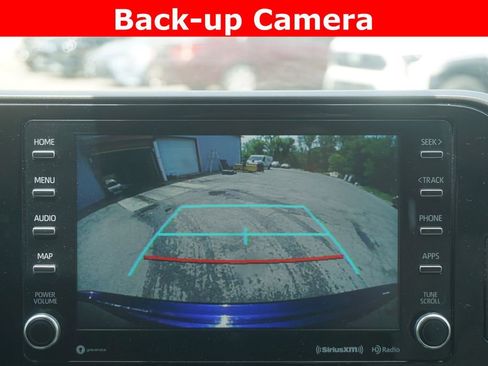 Used 2022 Toyota Highlander XLE AWD/4WD image 9