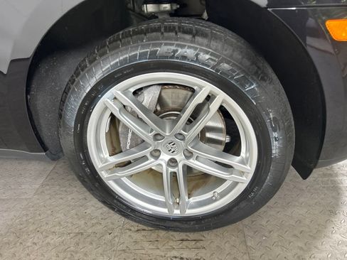 Certified 2023 Porsche Macan AWD/4WD image 12