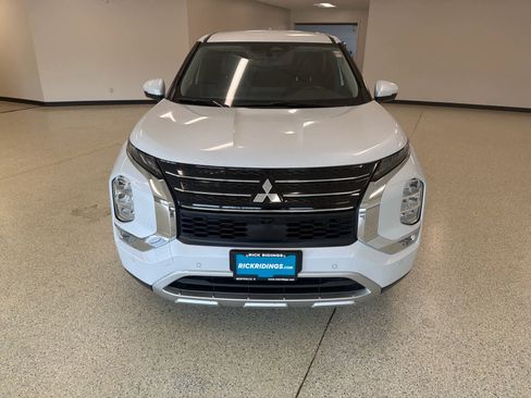 Used 2024 Mitsubishi Outlander SE FWD image 2