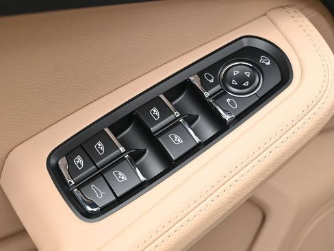 Certified 2026 Porsche Macan AWD/4WD image 19