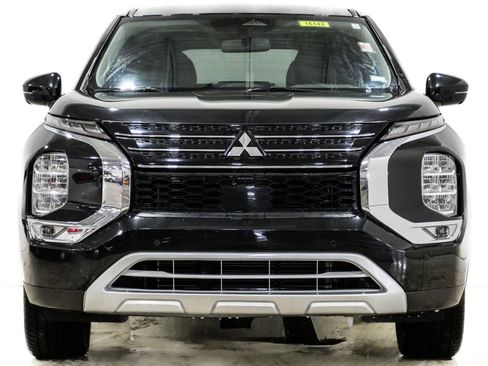 Used 2024 Mitsubishi Outlander SE image 2