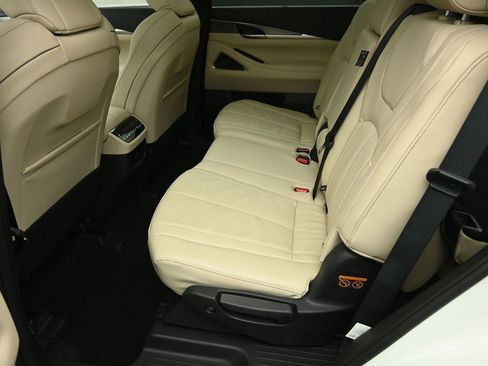 Certified 2025 INFINITI QX60 Luxe image 23