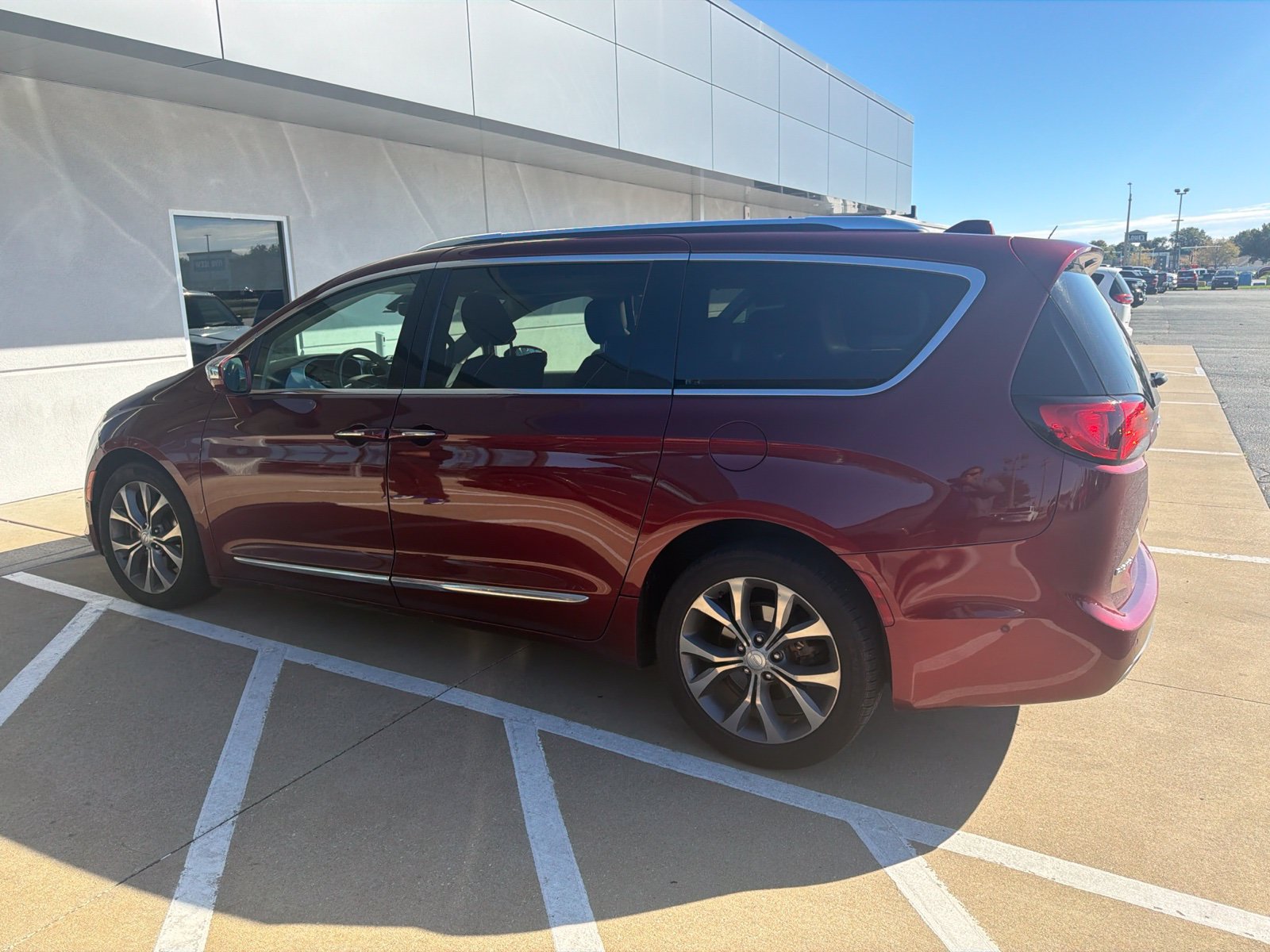 Used 2017 Chrysler Pacifica Limited FWD image 6