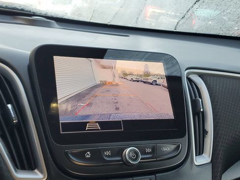 Used 2025 Chevrolet Malibu LT FWD image 22