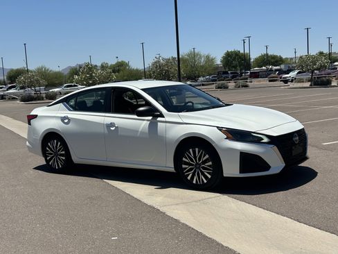 Used 2024 Nissan Altima 2.5 SV FWD image 7