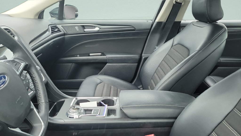 Used 2018 Ford Fusion SE w/ Equipment Group 201A FWD image 5