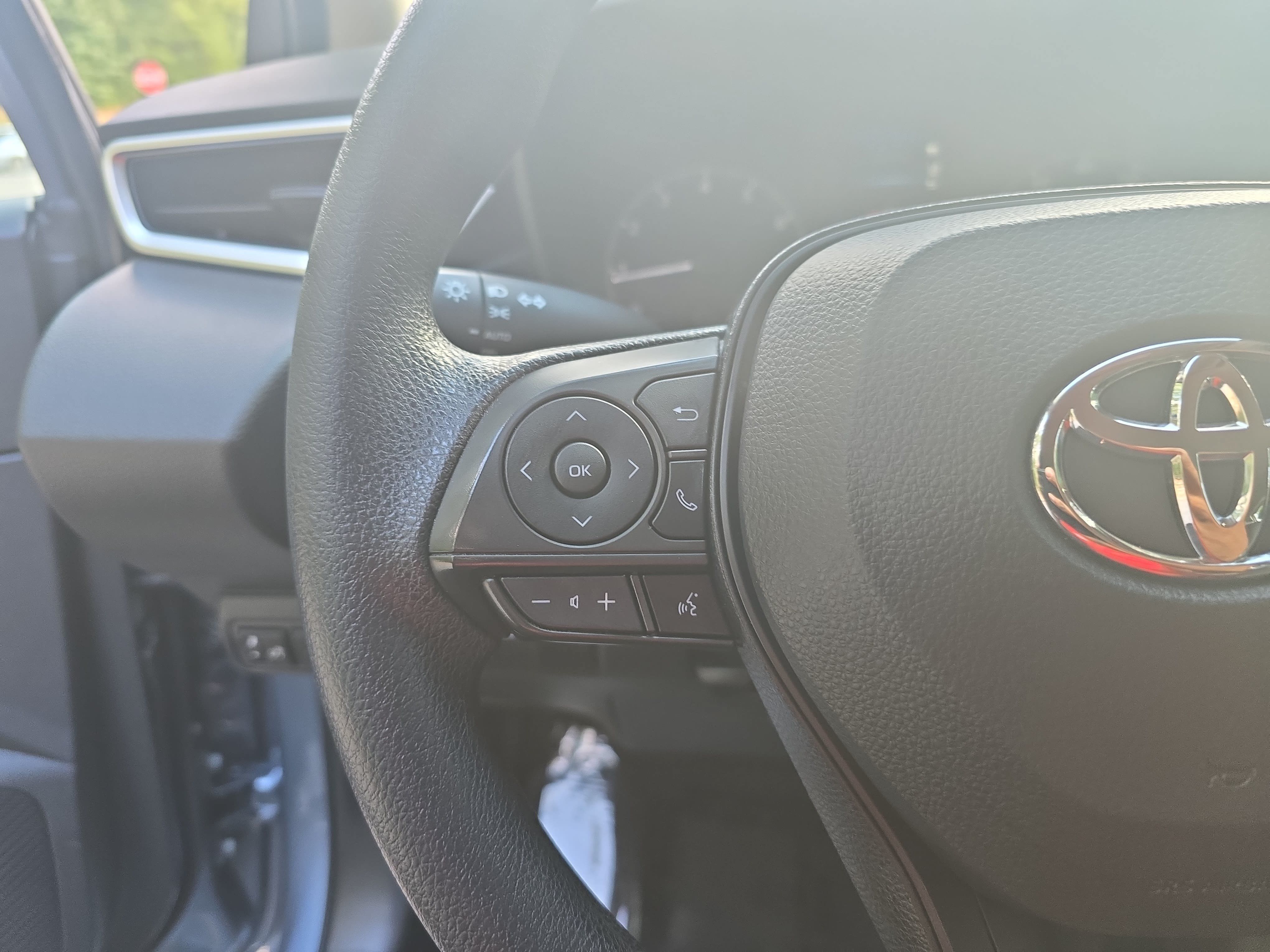 Used 2023 Toyota Corolla LE FWD image 16