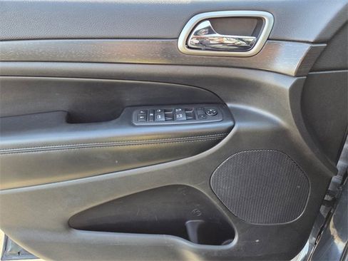 Used 2018 Jeep Grand Cherokee Altitude image 16