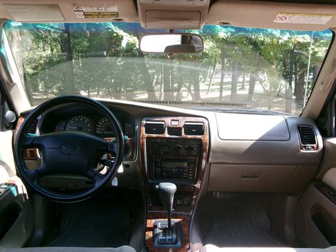 Used 2000 Toyota 4Runner SR5 image 11