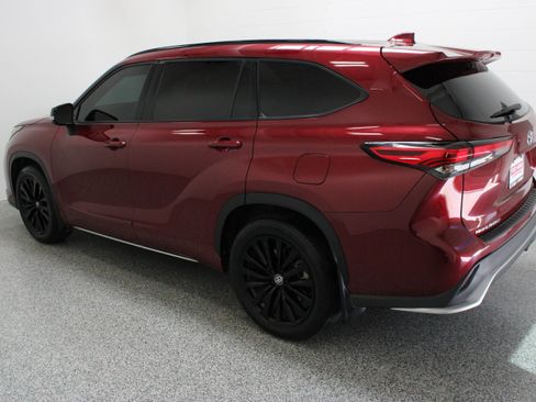 Used 2023 Toyota Highlander XSE FWD image 9