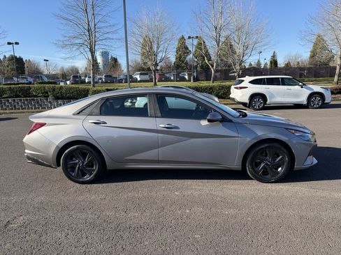 Used 2021 Hyundai Elantra SEL image 9