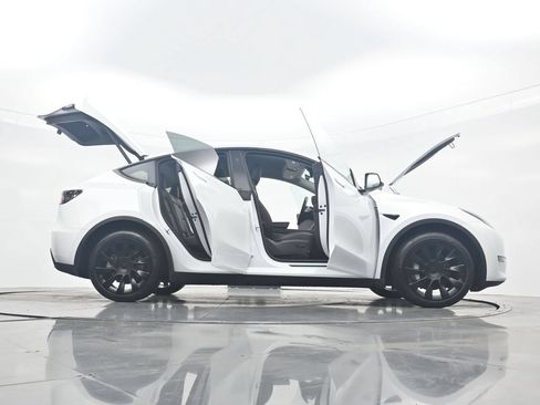 Used 2023 Tesla Model Y Long Range AWD/4WD image 41