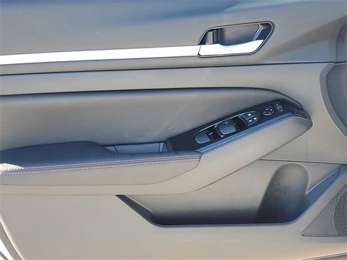 Certified 2025 Nissan Altima 2.5 SR image 25