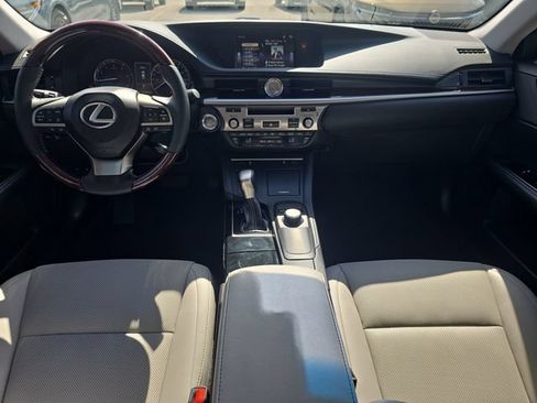 Used 2017 Lexus ES 350 w/ Premium Package FWD image 12