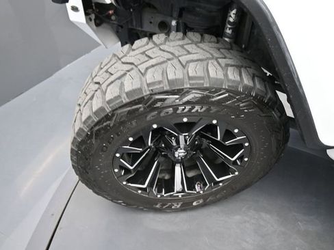 Used 2018 Jeep Wrangler Unlimited Sahara image 27