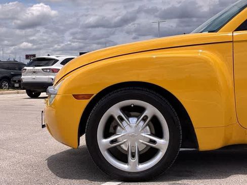 Used 2003 Chevrolet SSR w/ Preferred Equipment Group RWD image 14