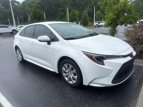 Used 2020 Toyota Corolla LE FWD image 1