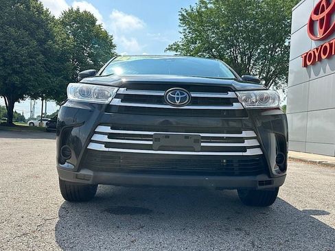 Used 2019 Toyota Highlander LE AWD/4WD image 11