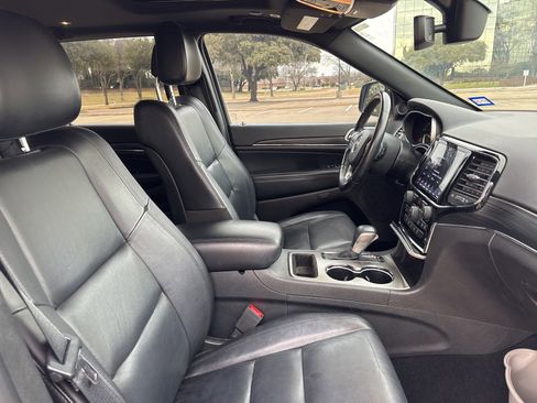 Used 2019 Jeep Grand Cherokee Limited image 21