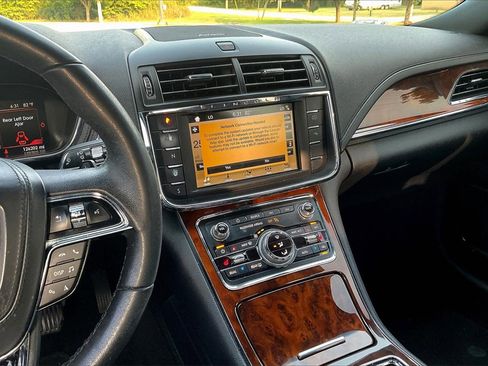 Used 2019 Lincoln Continental Premiere image 6