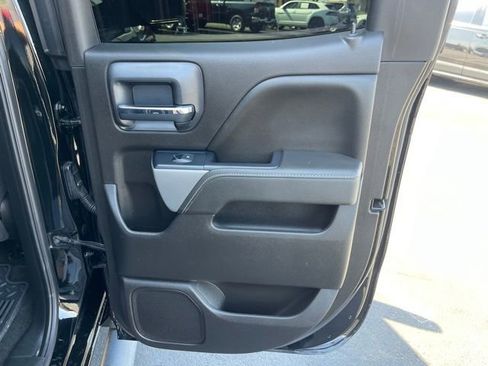 Used 2018 Chevrolet Silverado 1500 LT w/ Midnight Edition image 10