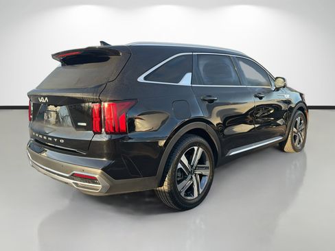 Used 2022 Kia Sorento SX Prestige w/ Panoramic Sunroof Package image 3