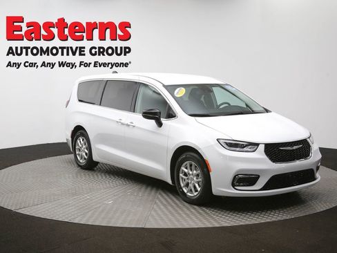Used 2024 Chrysler Pacifica Touring-L image 48