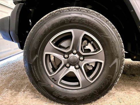 Used 2018 Jeep Wrangler Sport AWD/4WD image 8