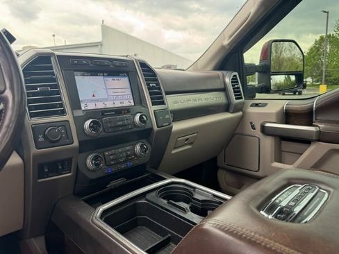 Used 2019 Ford F350 Limited image 12