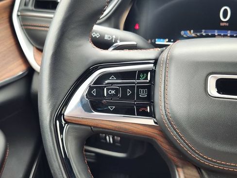 Used 2021 Jeep Grand Cherokee L Summit w/ Luxury Tech Group V AWD/4WD image 30