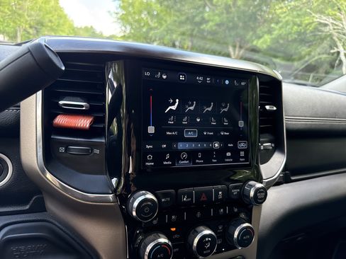 Used 2024 RAM 2500 Laramie w/ Safety Group AWD/4WD image 28