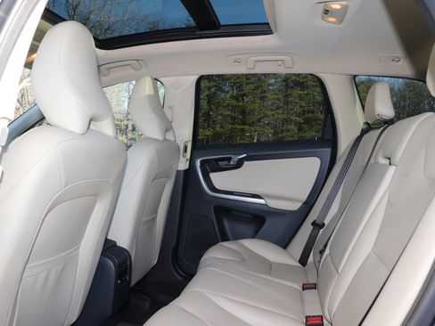 Used 2016 Volvo XC60 T6 Platinum w/ Climate Package image 22