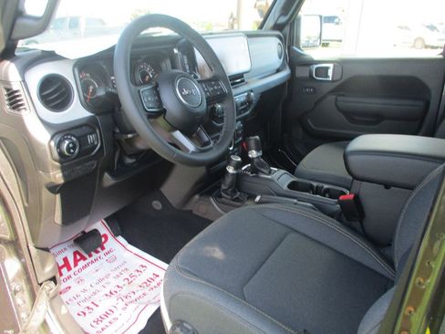 New 2025 Jeep Gladiator Sport image 4