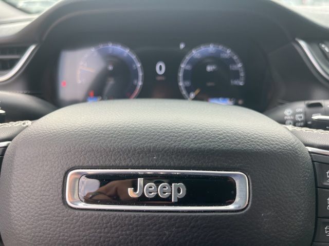 Used 2025 Jeep Grand Cherokee Altitude AWD/4WD image 35