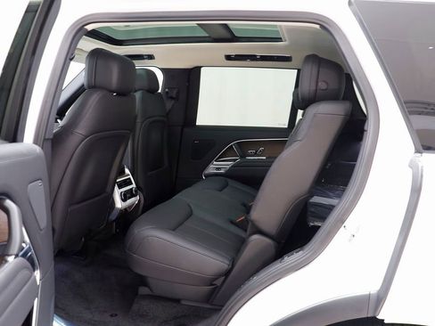 New 2025 Land Rover Range Rover Long Wheelbase SE image 16