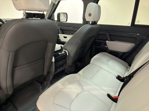 Used 2025 Land Rover Defender 110 S image 21